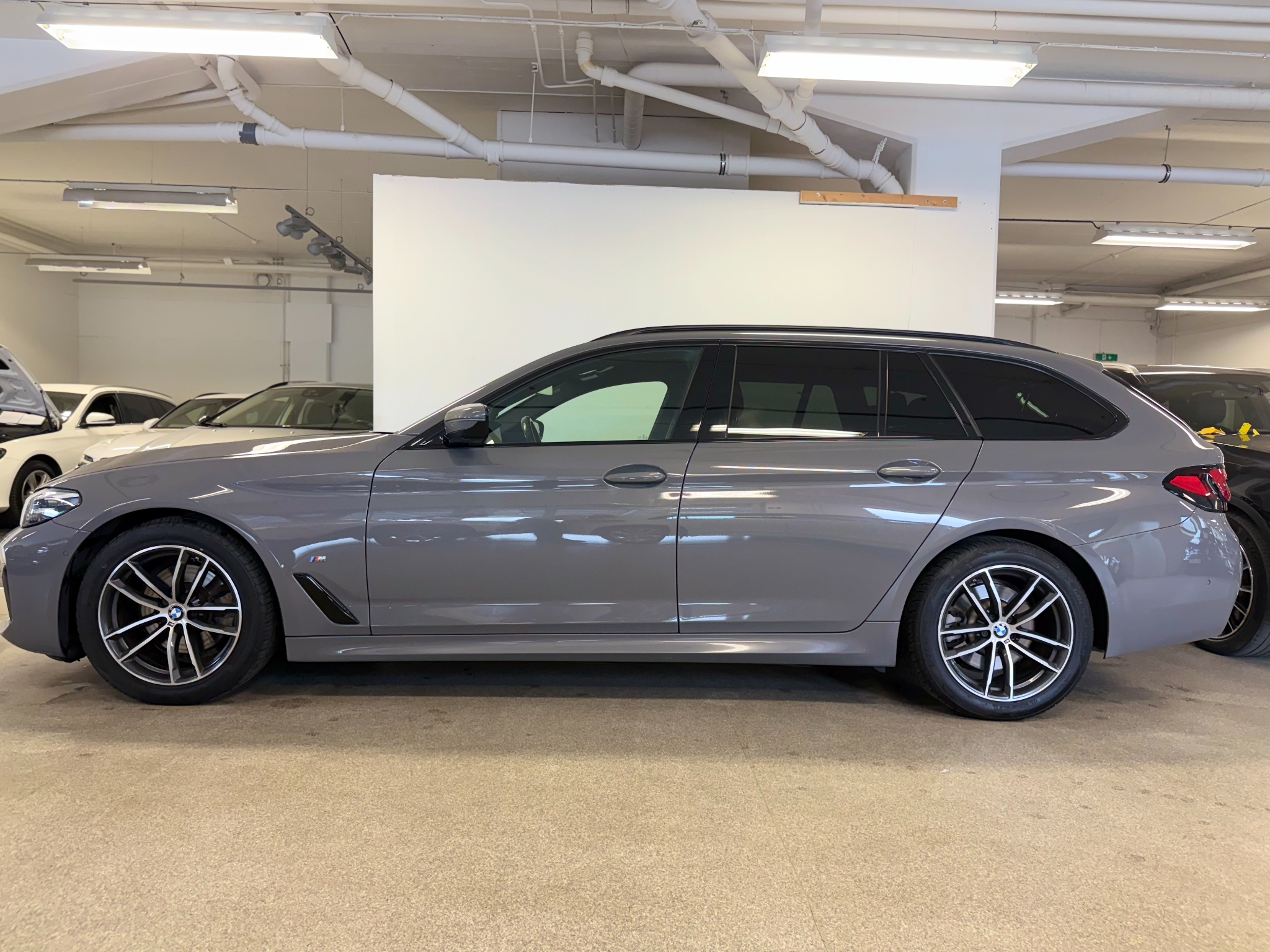 BMW 520 2021, bild 2/47