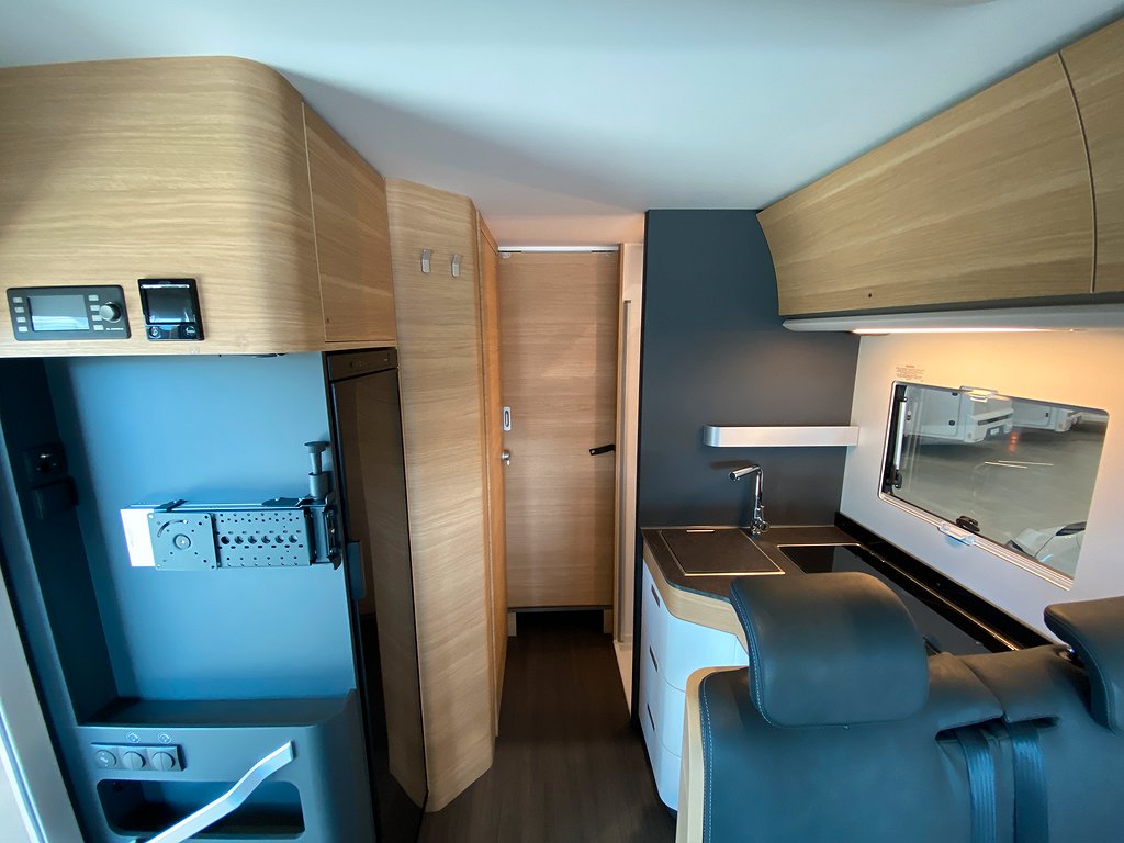 Adria Sonic Plus 700 SL / ALDE / Aut 180hk / Taksäng / Ugn - Adria