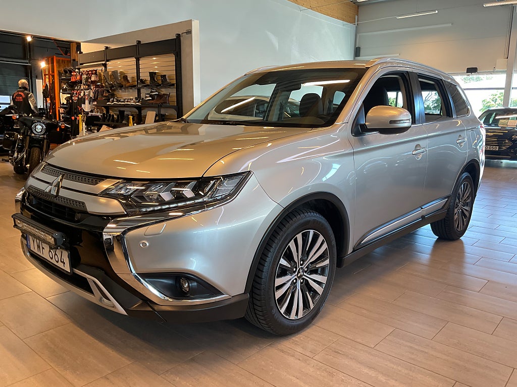 Mitsubishi Outlander 2.0 4WD CVT Comfort Kamera Drag 