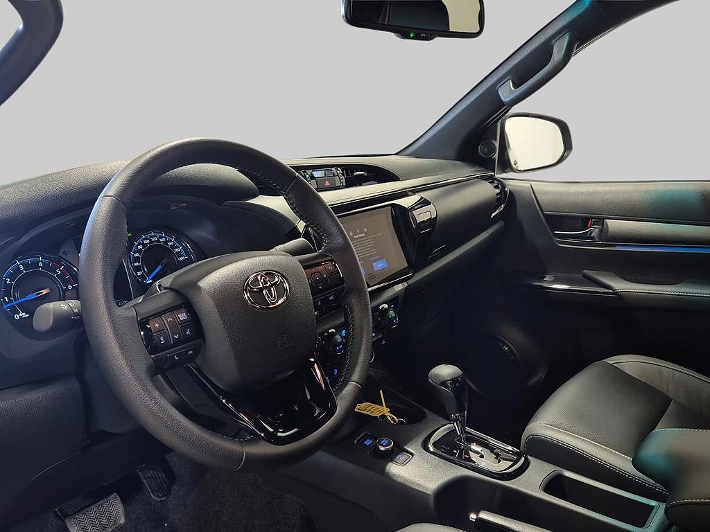 Toyota Hilux INVINCIBLE DC 2.8 D Aut Parkv. OMGÅENDE LEVERANS