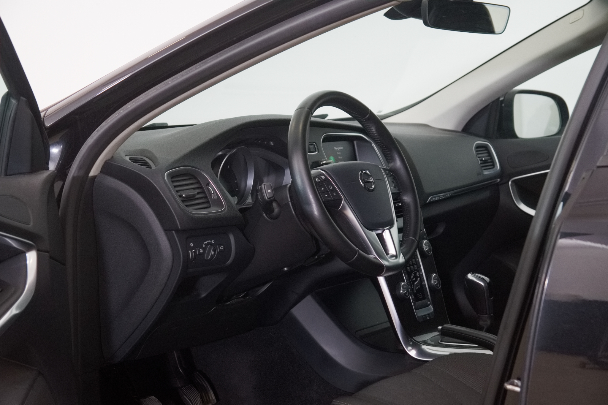 Volvo V40 Cross Country 2018, photo 6/47