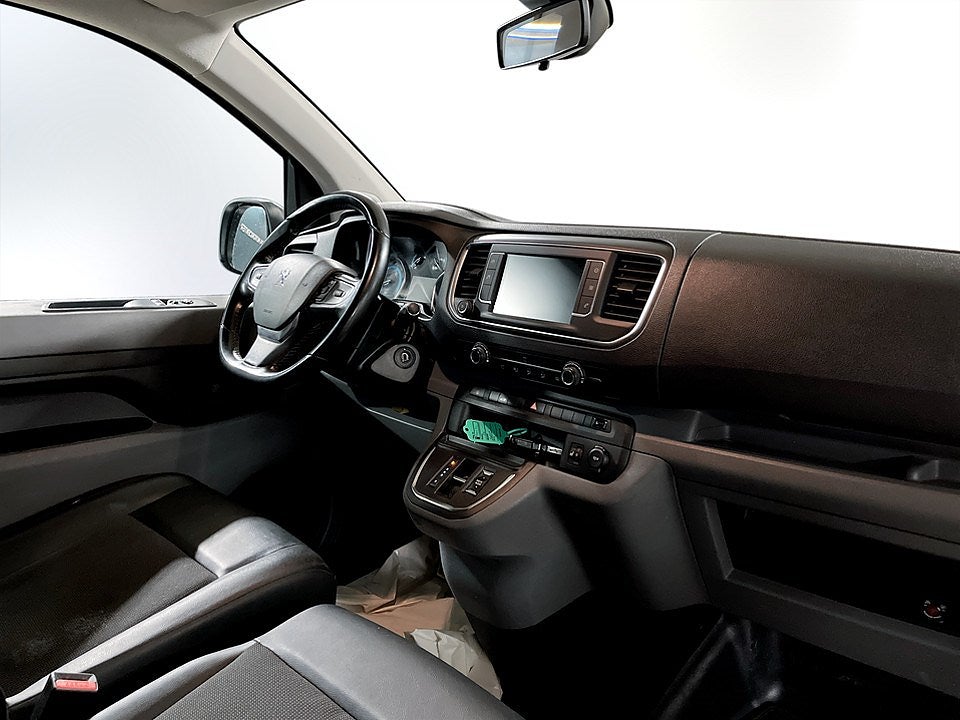 Bild på Peugeot e-Expert PRO 75kWh 136hk Aut L3 - CARPLAY, NAV