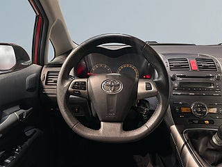 Toyota Auris 5-dörrar Valvematic Plus Drag Mvärm Extraljus S/V-hjul – bild 9