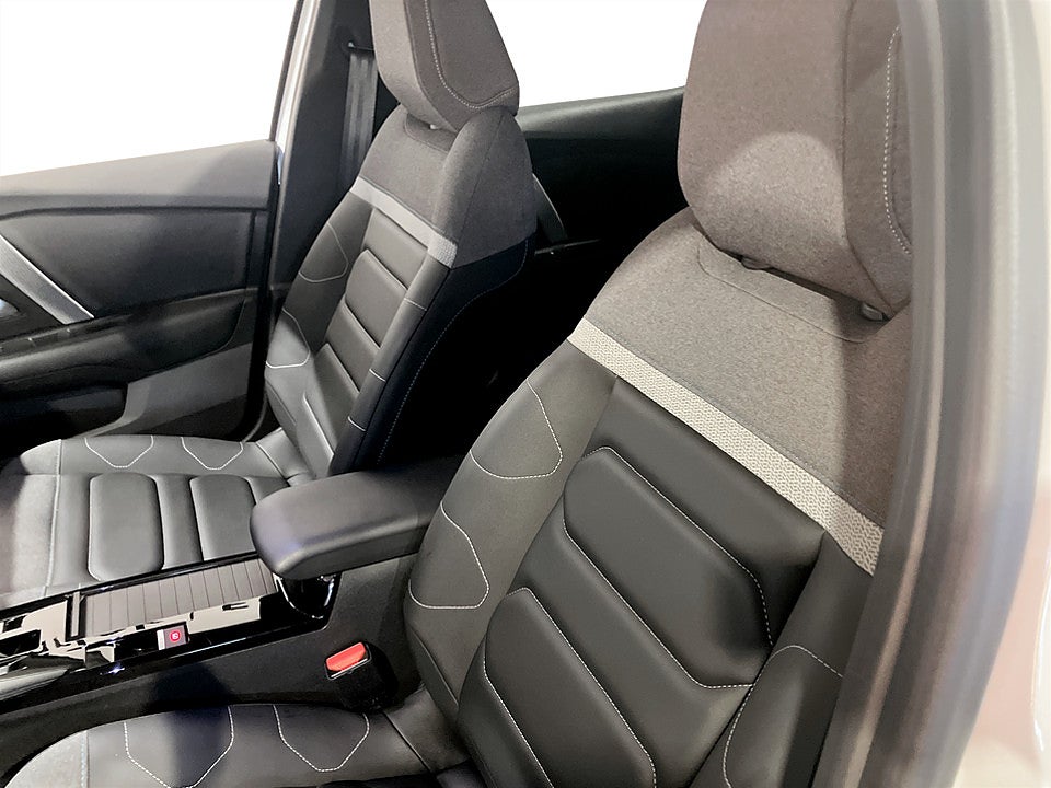 Bild på Citroën C4-X Shine 1.2 PT 130hk Aut B-KAMERA NAVI