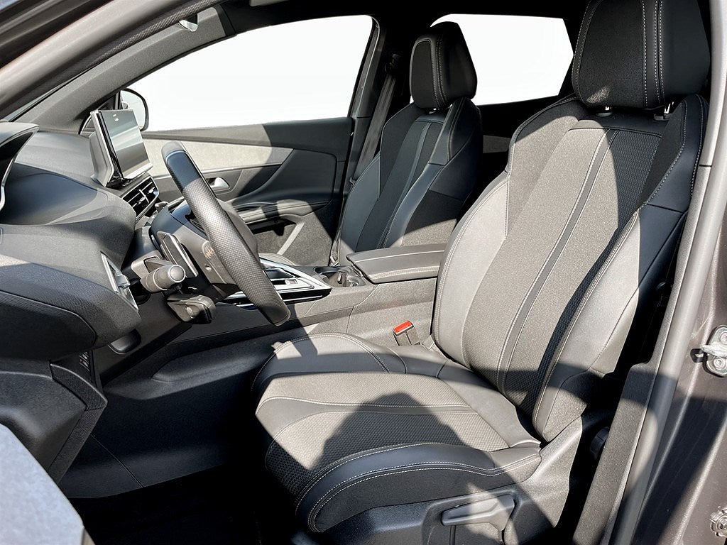 Bild på Peugeot 3008 GT Black Pack 1.2 PT 130hk Aut - B-KAMERA, CARPLAY