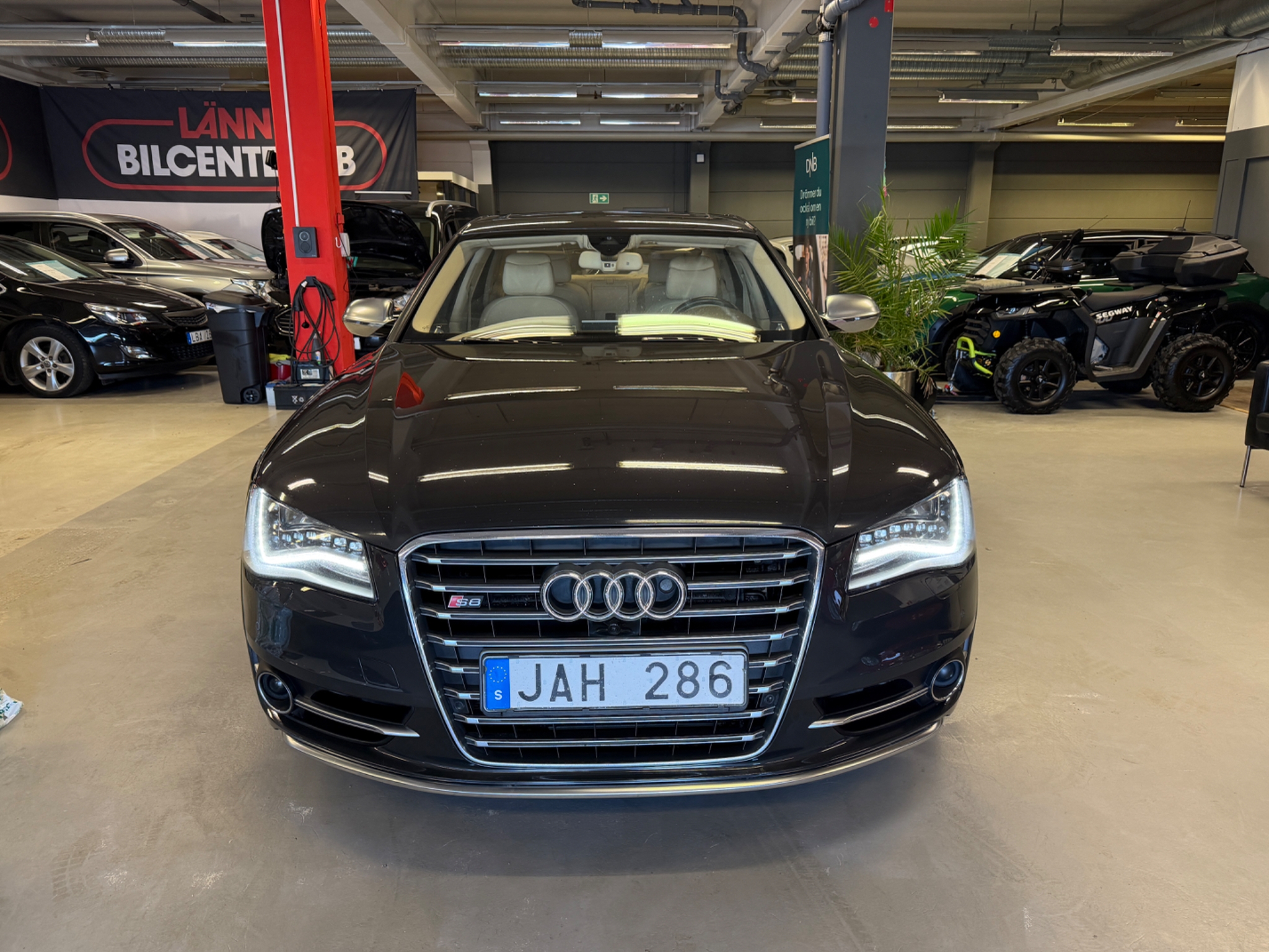 Audi S8 2013, kuva 3/62
