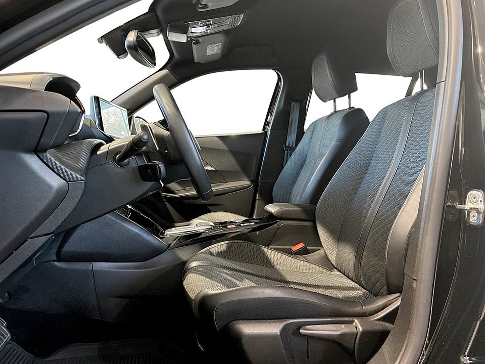 Bild på Peugeot 2008 Allure 1.2 PT 130hk B-KAMERA CARPLAY