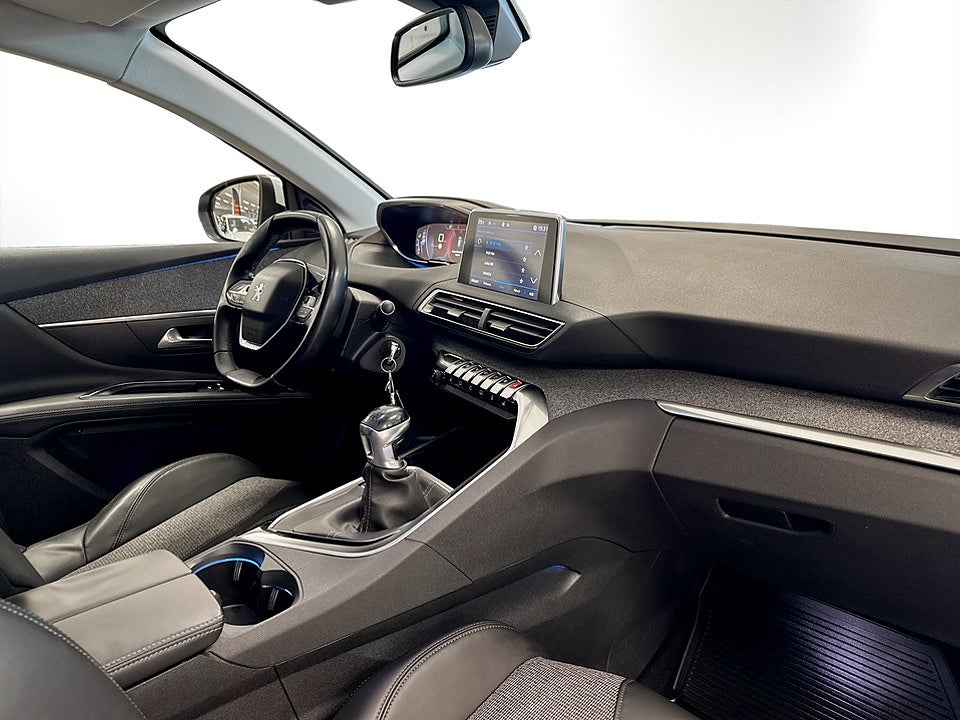 Bild på Peugeot 3008 Allure 1.2 PT 130hk CARPLAY FARTHÅLLARE