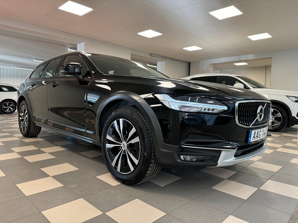 Volvo V90 Cross Country D4 AWD B-Kamera Navi CarPlay Drag 190 Hk