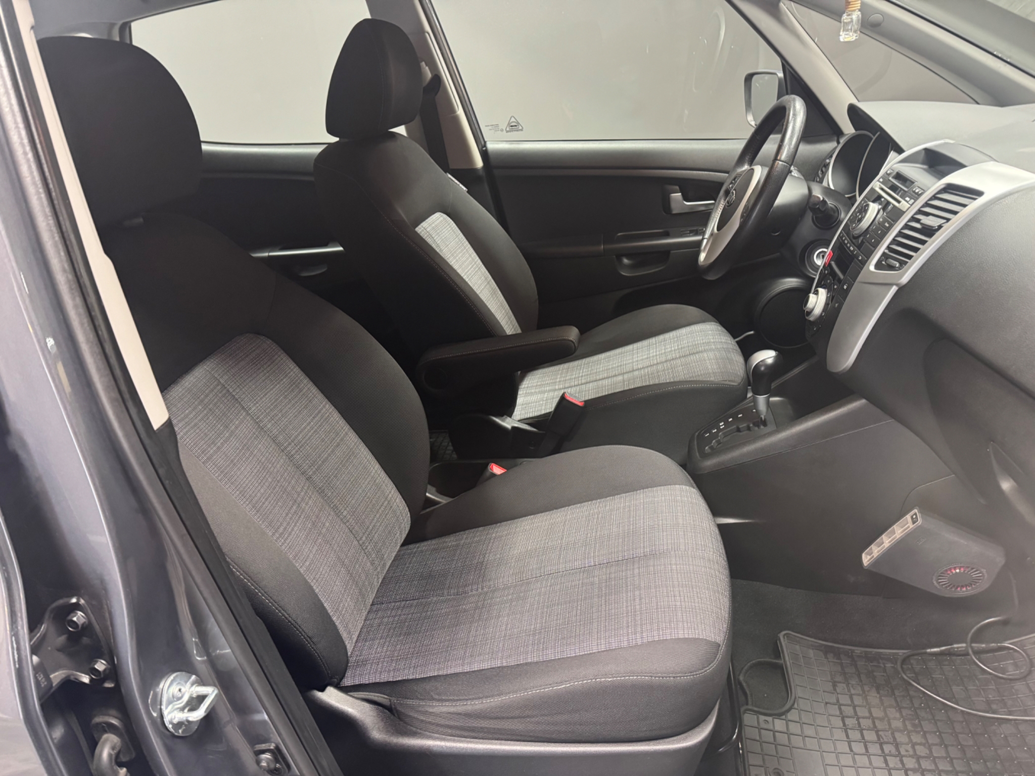 Kia Venga 1.6 CVVT EX Comfort (125 HK) 2010, bild 6/41