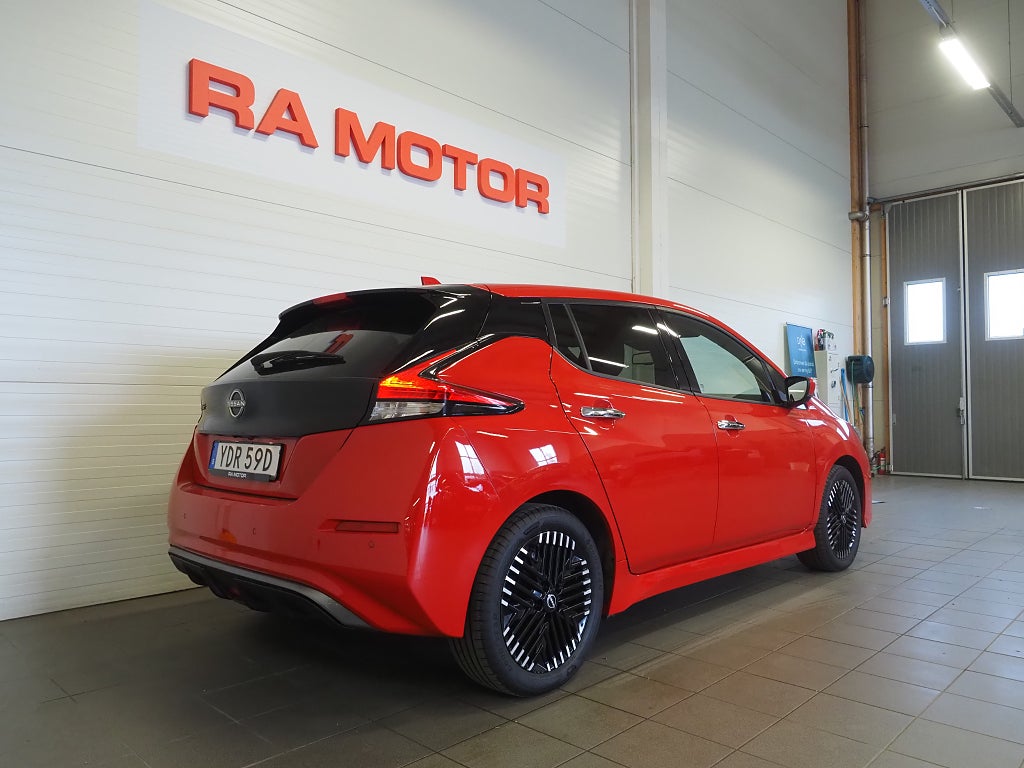 Nissan Leaf N-Connecta 40kWh | Värmepump | 360° Kamera | Moms | Nav 2023