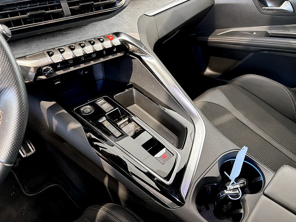 Bild på Peugeot 5008 GT 1.2 PT 130hk Aut 7-SITS B-KAMERA CARPLAY