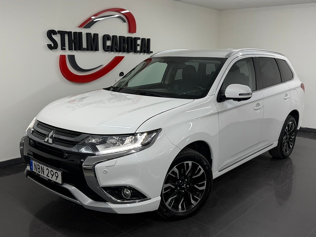 Mitsubishi Outlander PHEV, 360 Kamera, Navi, Rattvärme, Rockford högtalare