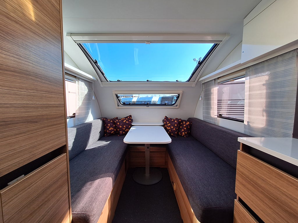 Adria Action 391 LH Dinette, Soltak
