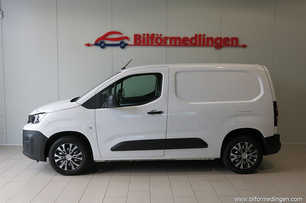 Peugeot Partner 1.5 BlueHDi Pro 130 hk Utökad Last 3 sit Drag Svensksåld