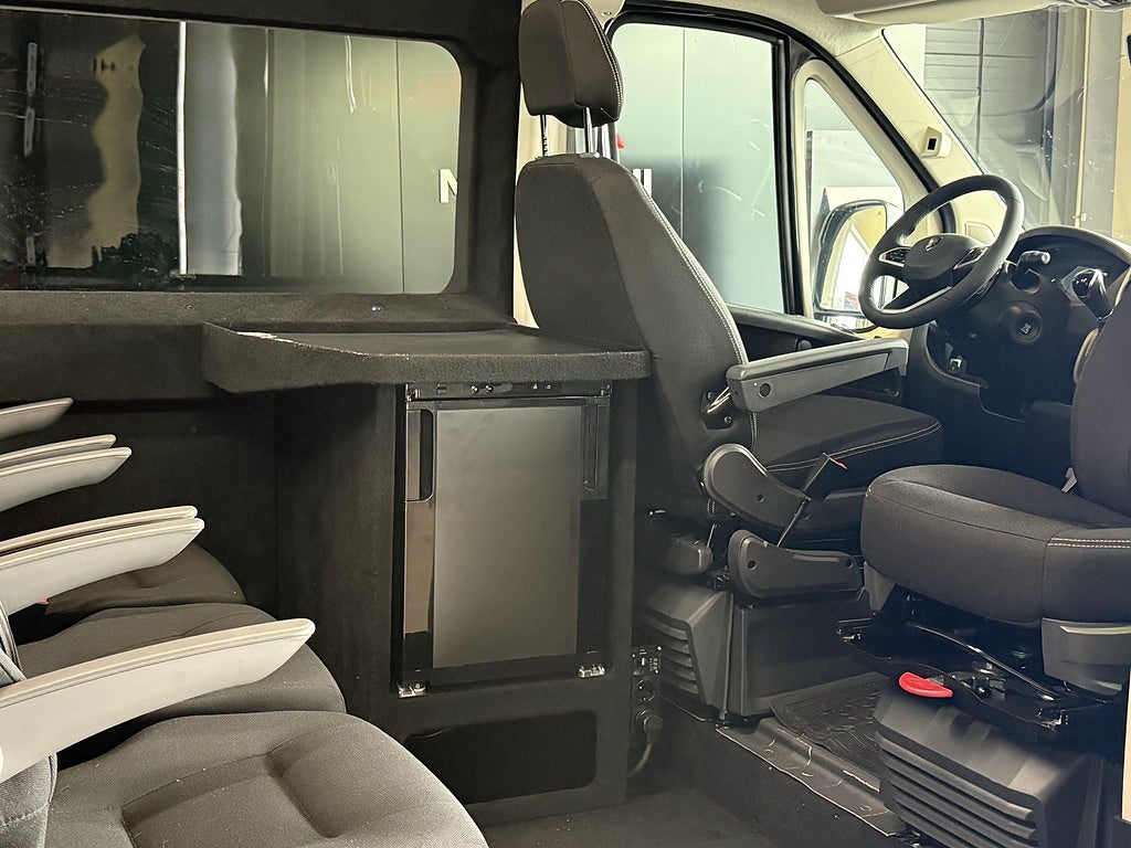 Peugeot Boxer 2.2 BlueHDi 180hk 5-sits EAT Race Edition Sovalkov thumbnail