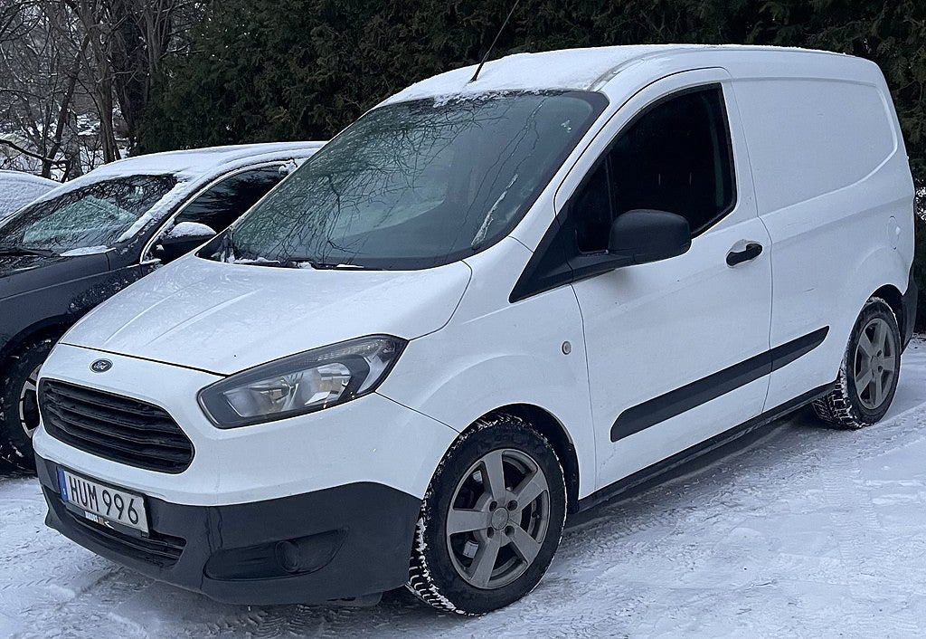 Ford Transit Courier 1.5 TDCi// NYBES// Räntefri