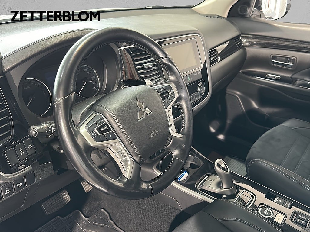 SUV Mitsubishi Outlander 12 av 14