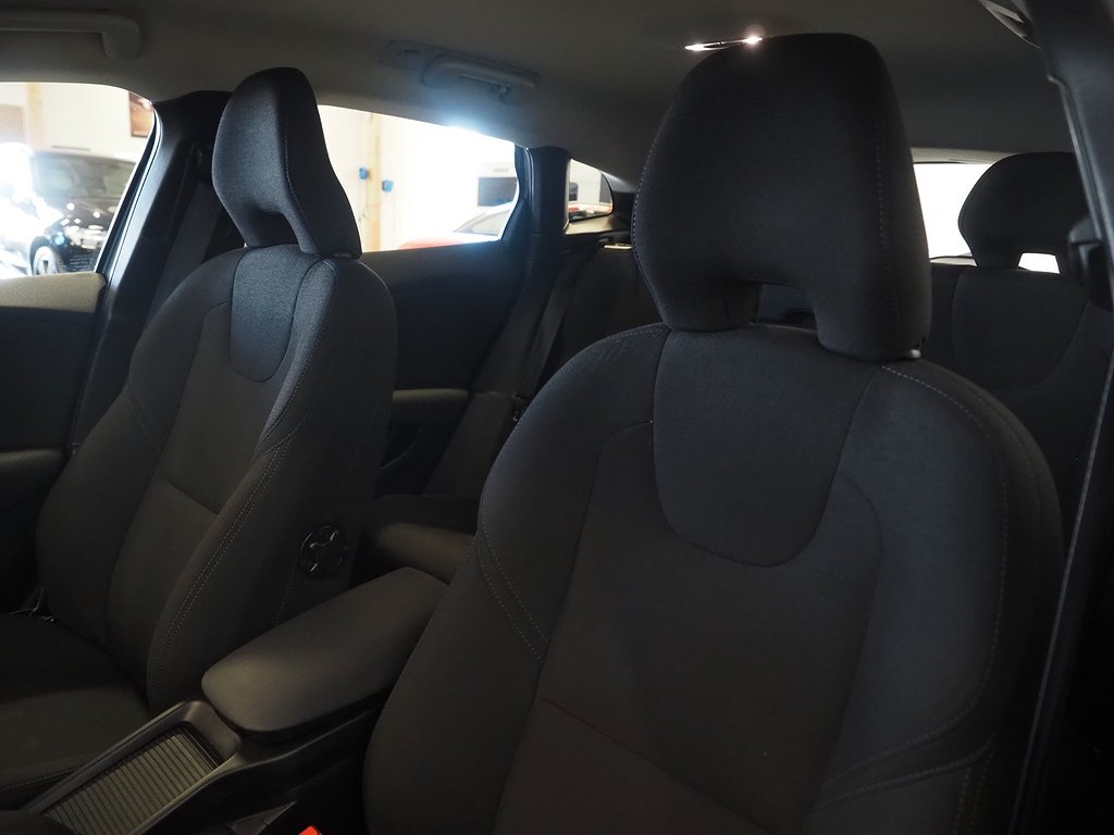 Volvo V40 T2 122hk Kinetic Business Klimatpkt B-Värm Farthål 2017