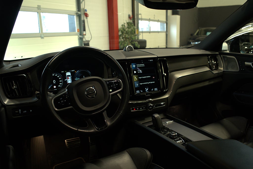 Volvo XC60 T8 AWD Recharge *3,99%* R-Design 22" B&W Pano 360 Moms