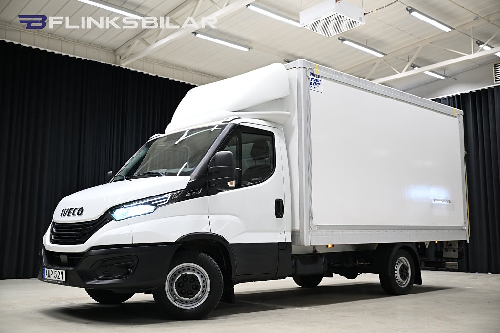 Iveco Daily 156HK Automat|Volymskåp|BGLyft|Sidodörr|Lågmil|LED|Moms
