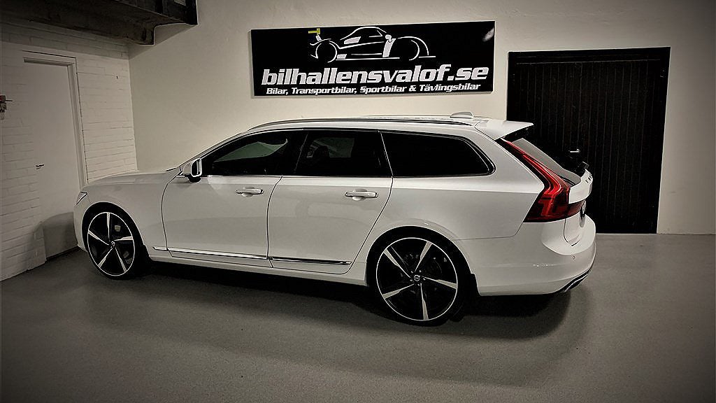 Volvo V90 är fullmatad med utrustning. 
