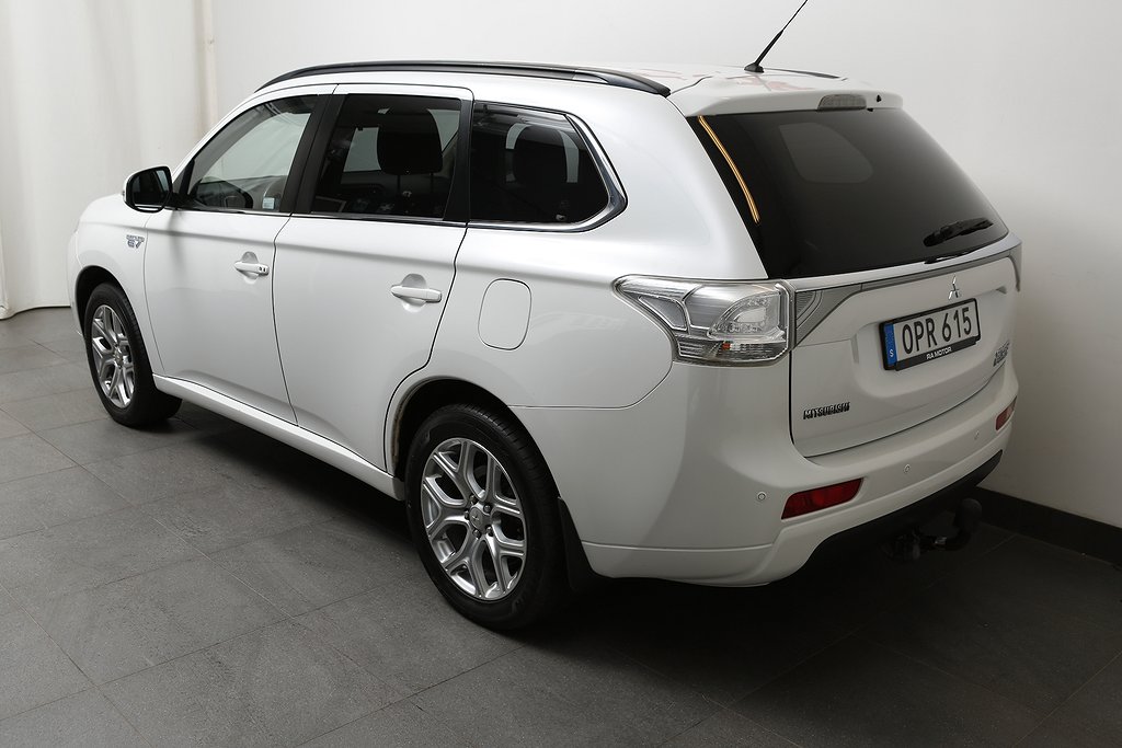 Mitsubishi Outlander Plug-in hybrid 4WD Aut Extraljus Drag 2014