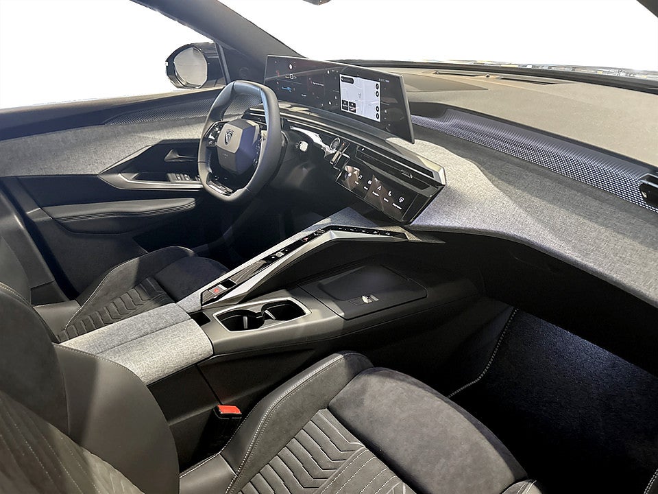 Bild på Peugeot E-3008 GT Ultimate Long Range - DEMO