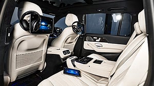 Mercedesen har en V8-motor som genererar 612 hästkrafter och 850 Nm. 