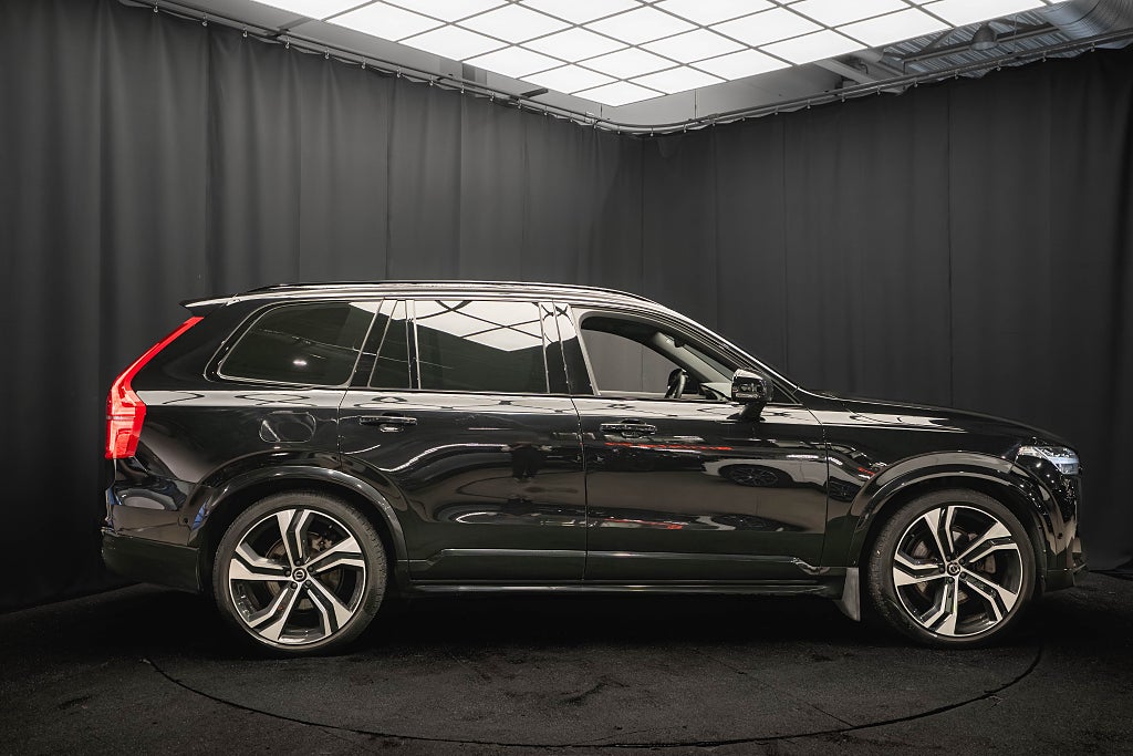 Volvo XC90 T8 AWD ULTIMATE DARK 7-sits B&W LUFT 22'' DRAG MOMS
