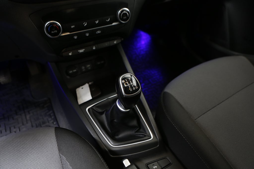 Hyundai i20 1,4 Premium 101hk 5D Panorama Kamera