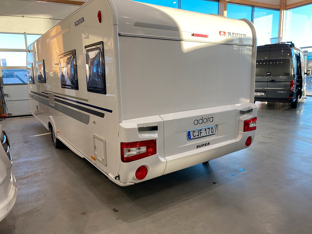 Adria Adora 643 UT / Förtält / ALDE / AC / Bäddskåp - Adria