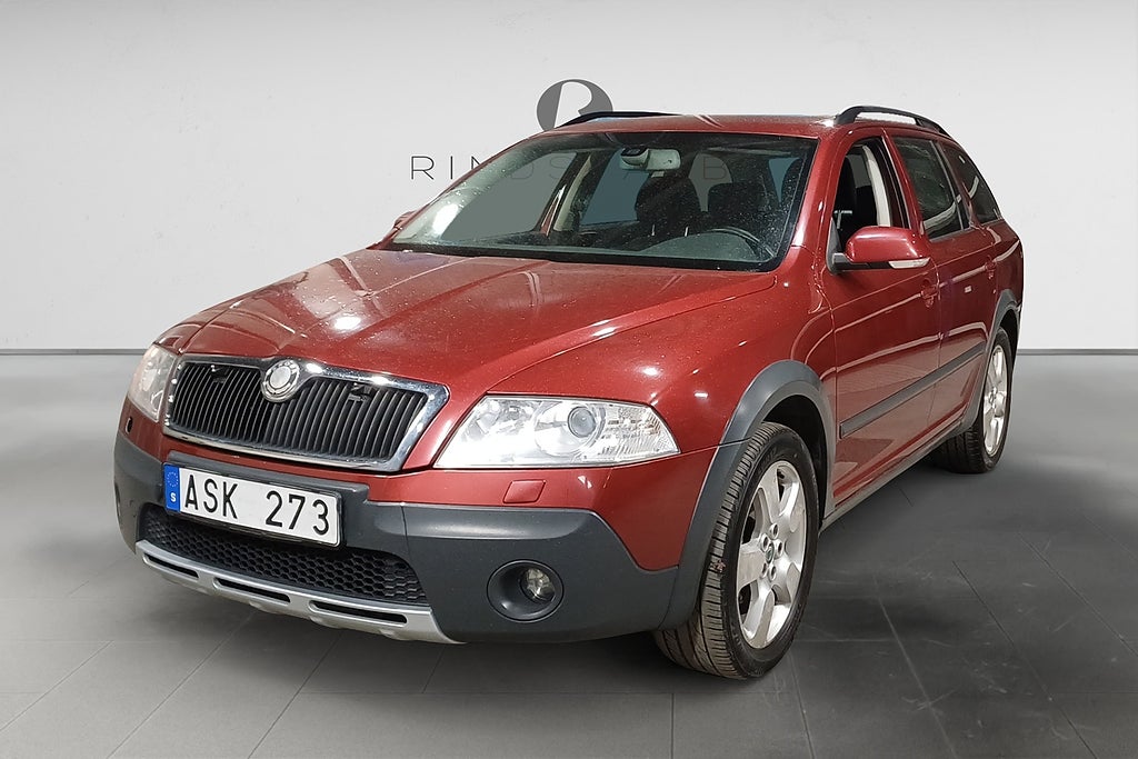 Skoda Octavia Scout 2.0 TDI 140 HK 4M DRAG M&K 2ÄGARE KAMREM BYTT