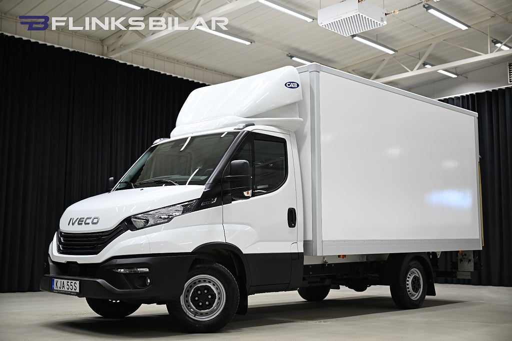 Iveco Daily 136HK Automat|Volymskåp|BG-Lyft|Backkamera|272Mil|Moms