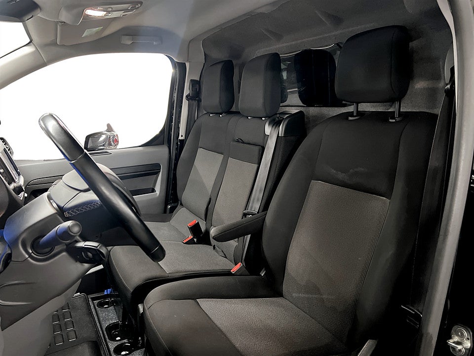 Bild på Peugeot e-Expert PRO+ 75kWh 136hk Aut L2 B-KAMERA NAVI