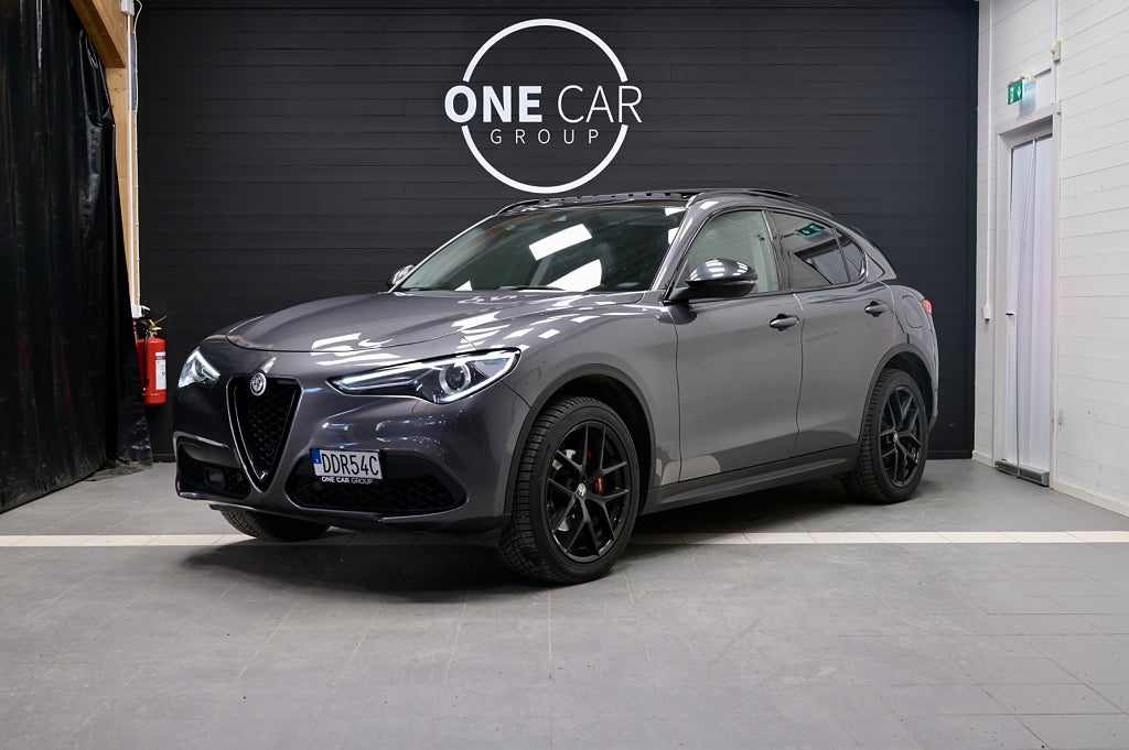 Alfa Romeo Stelvio 2.0 Turbo 16V Q4  Black tech Pano H/K B-kamera 280HK