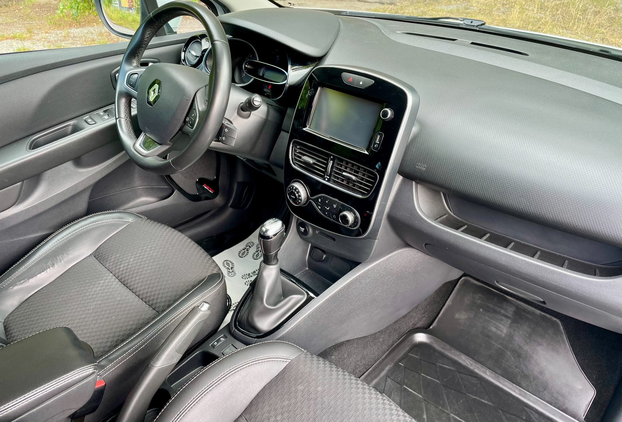 Renault Clio 2017, photo 7/37