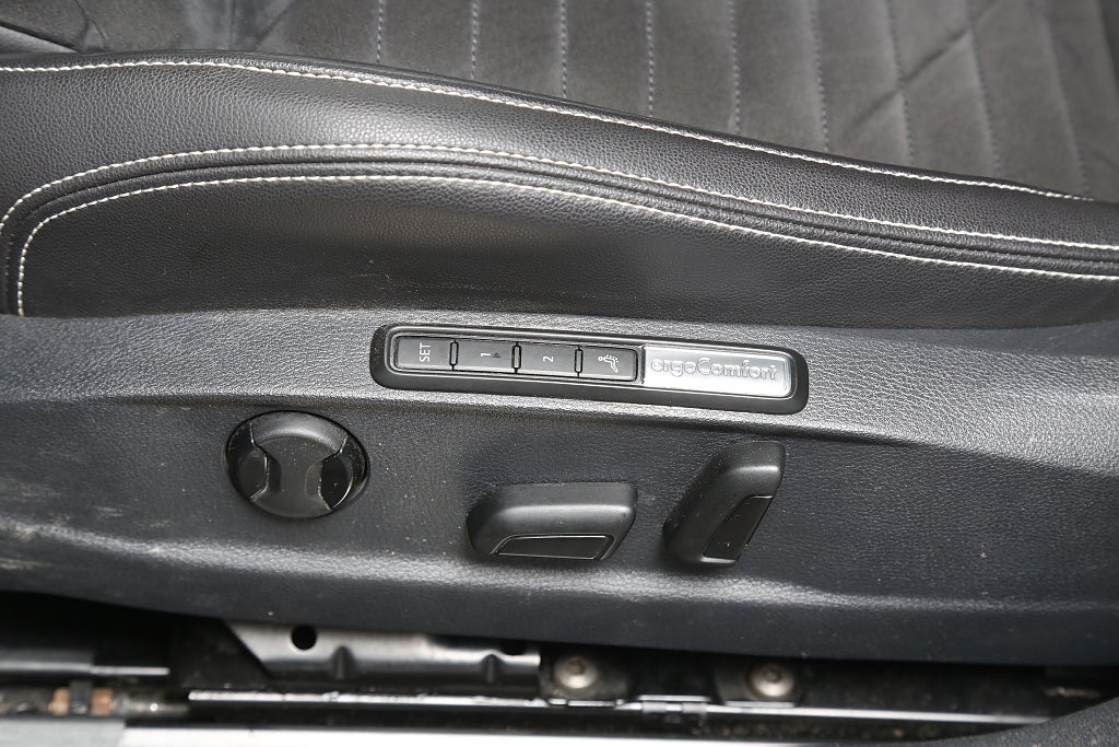 Volkswagen Passat Sportscombi GTE Executive Cockpit Panorama Värmare Drag 2020