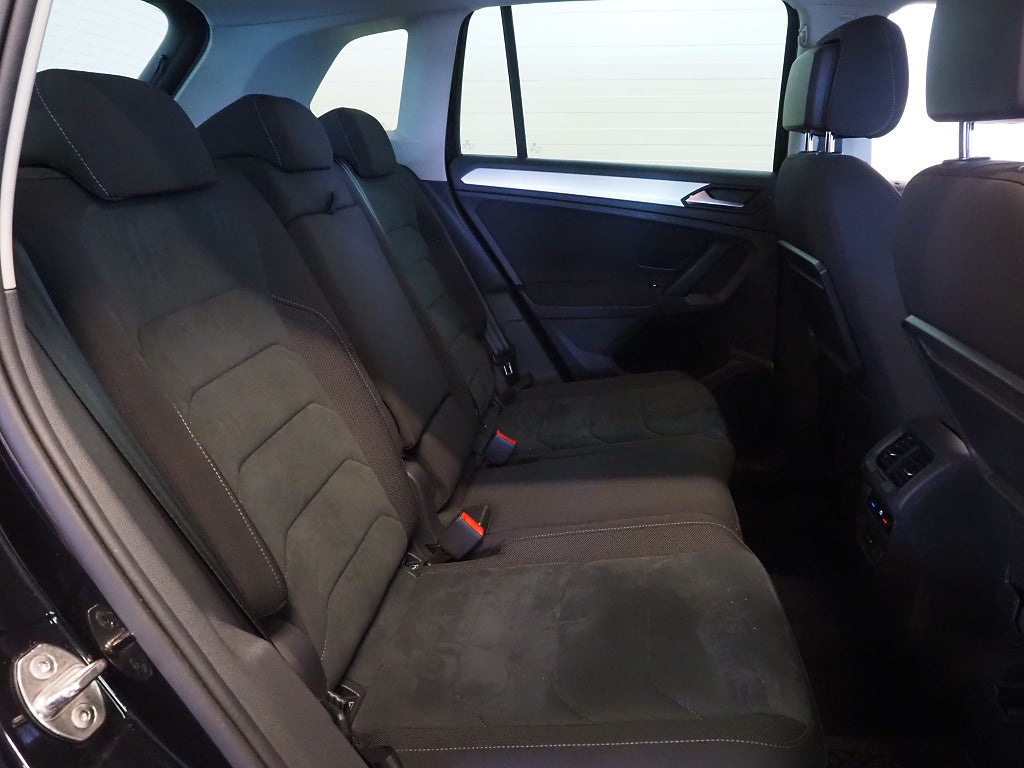 Volkswagen Tiguan 2.0 TDI 4Motion R-Line P-Värm Drag Kamera 19" Carplay