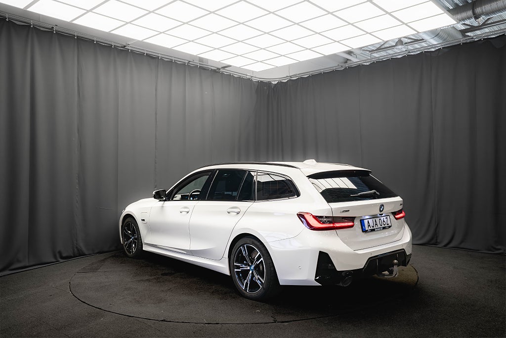 BMW 330e xDrive M Sport PANORAMA DRAG KAMERA ADAPTIV-FART