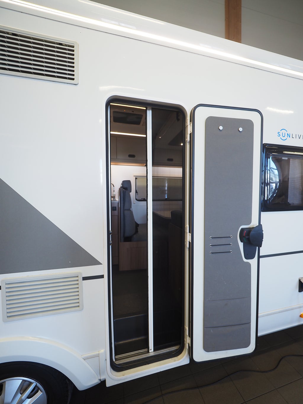 Sun Living S 70 DK AC I 6 bälten I 6 bäddar I 3500kg I B-kort 2018