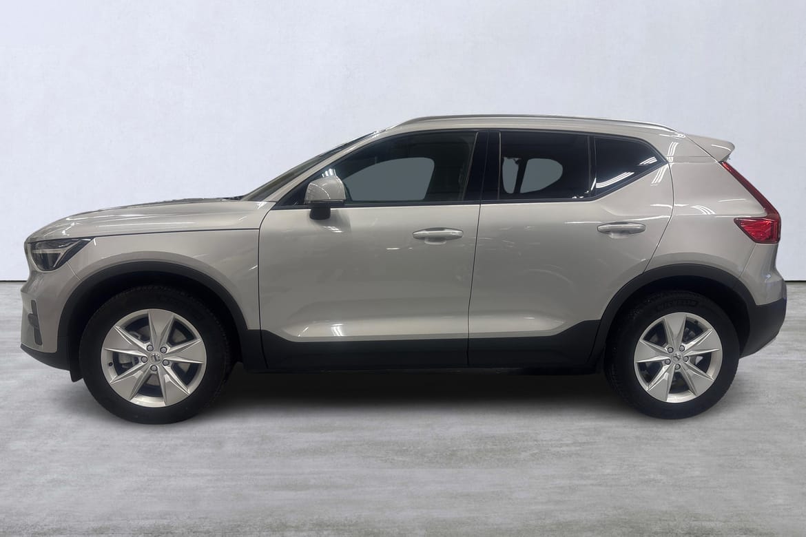 Volvo XC40 B3 FWD Bensin Core 2025, bild 2/10