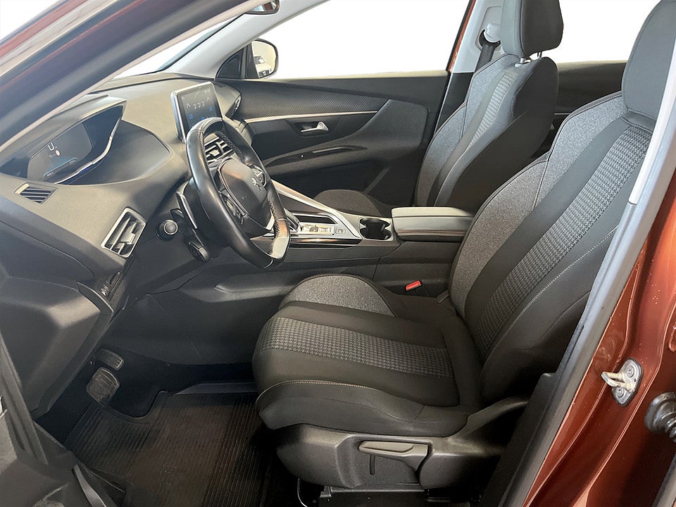 Bild på Peugeot 3008 Active 1.2 PT 130hk Aut CARPLAY P-SENSORER BAK