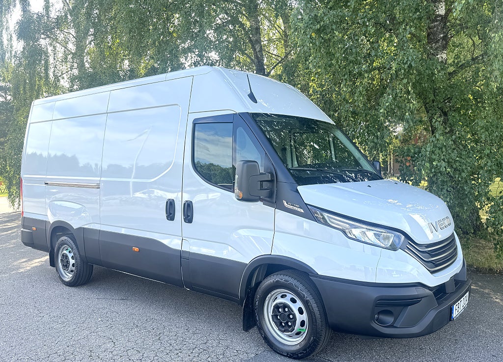 Iveco 35-140 Högskåp 12 m3 Automat, Drag för 3500 kg
