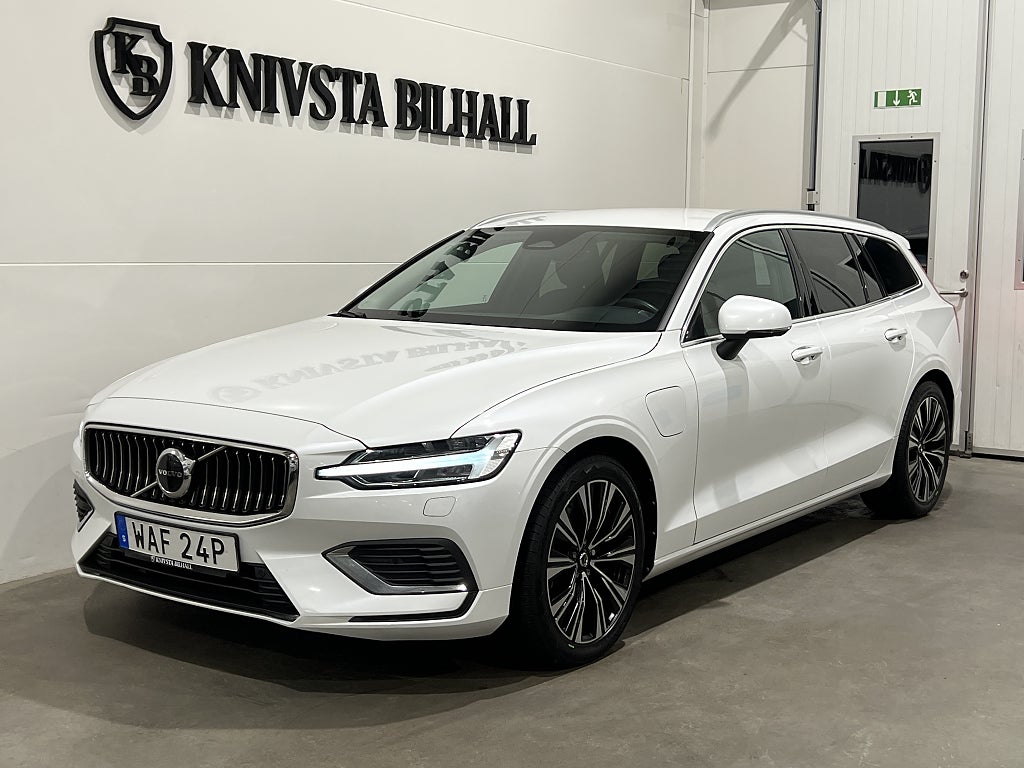 Volvo V60 Recharge T6 AWD Core Edition Moms BLIS Drag 350hk