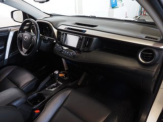 SUV Toyota RAV4 11 av 24