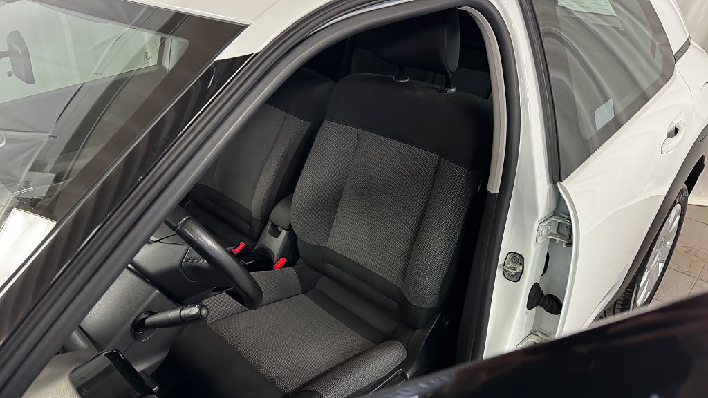 Citroën C4 Cactus 1.2 PT Feel 110hk Farthållare Låga mil Apple Carplay bild 12