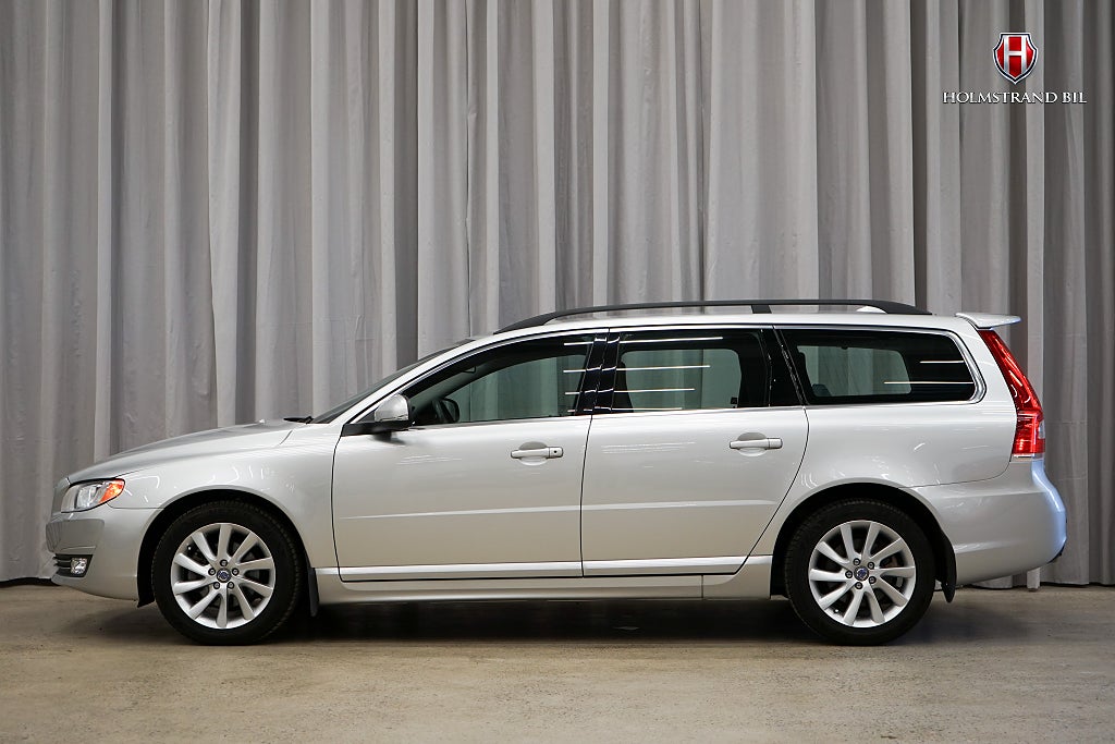 Volvo V70 D4 Momentum Unik 1 ägare Se skick Ny K-rem Drag Värme