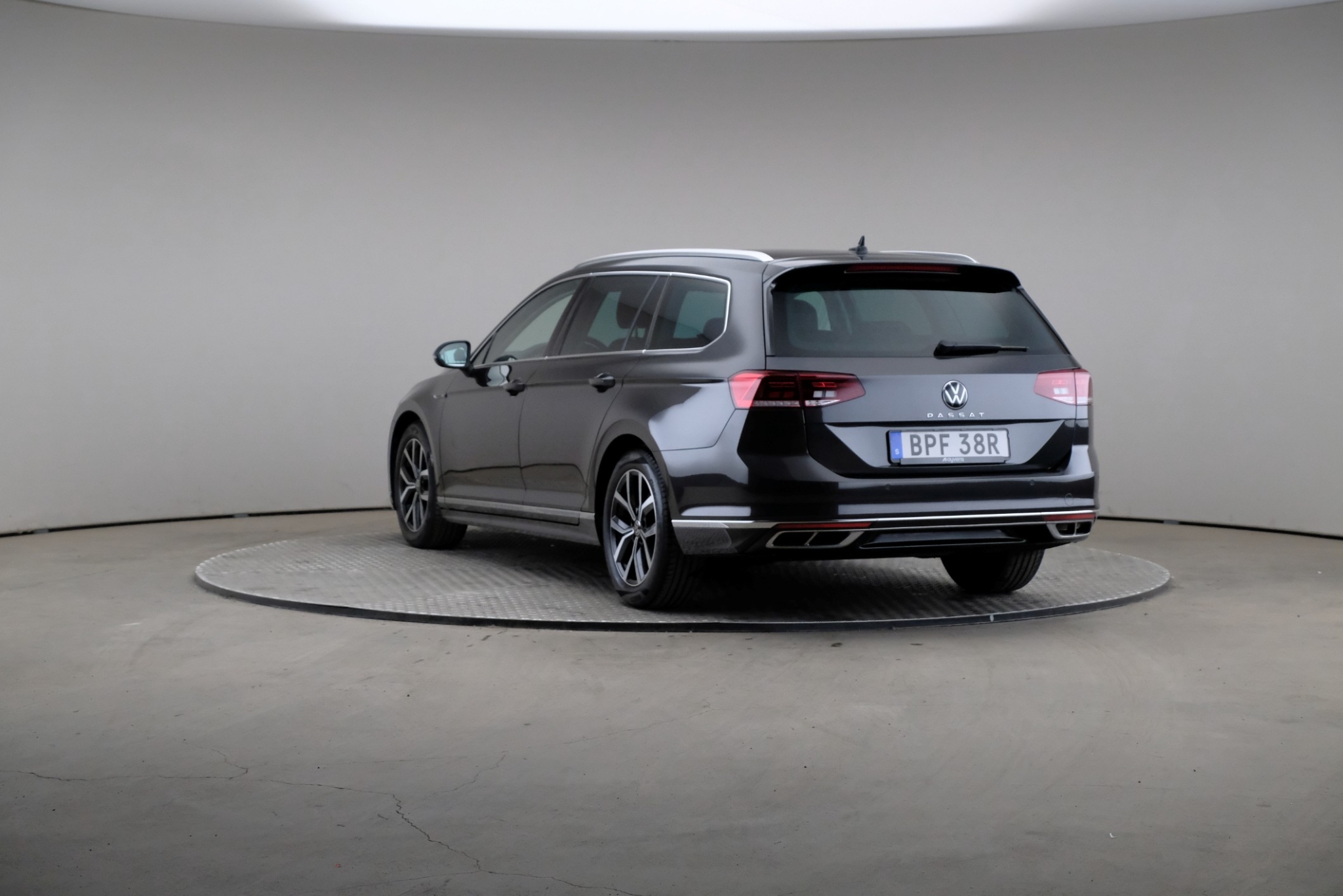 Volkswagen Passat 2023, bild 2/10