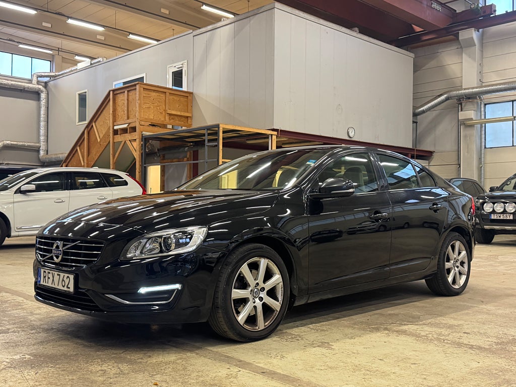 Volvo S60 D3 MOMENTUM SKINN D-VÄRMARE GPS VOC PDC EU 6